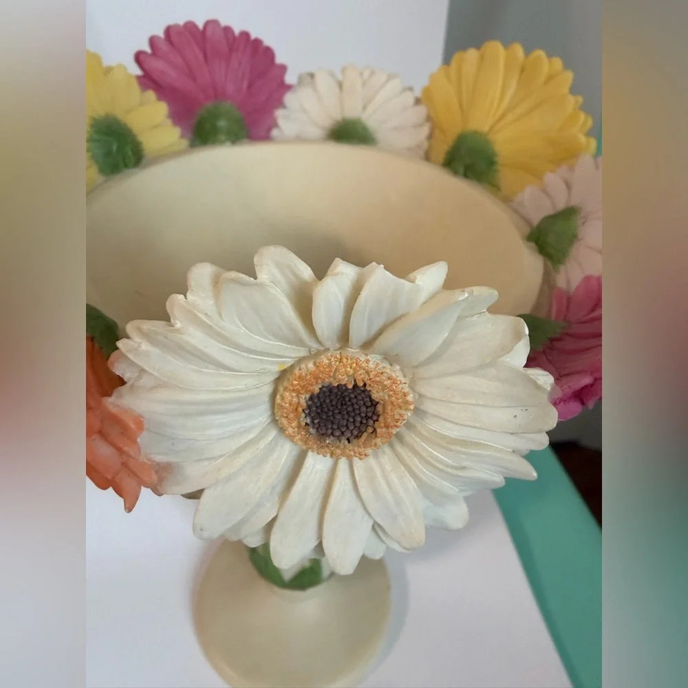 Ibis and Orchid Design Gerber Daisy Bonded Marble Table Vase Retired